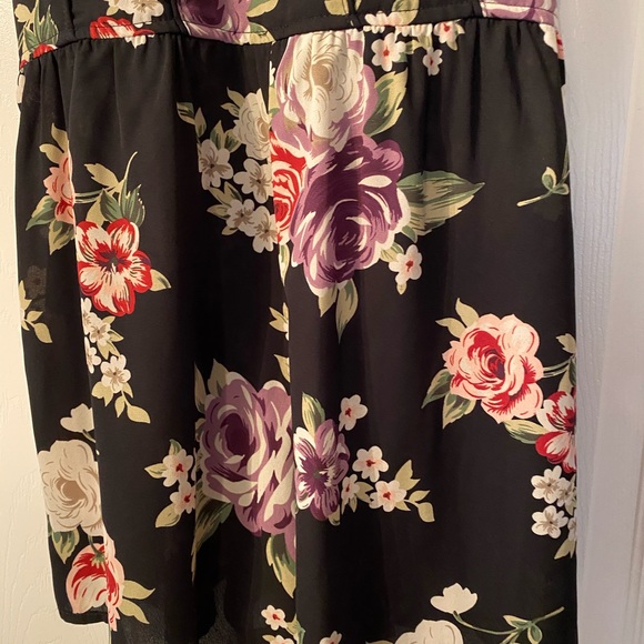 Black Floral Romper Size Small - Picture 4 of 5